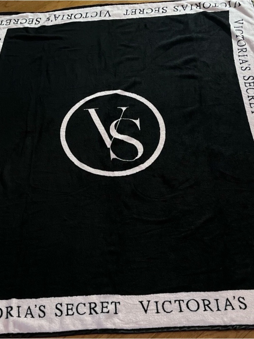 Victoria's Secret Limited Edition Black & Pink Logo Plush Throw Blanket - EUC